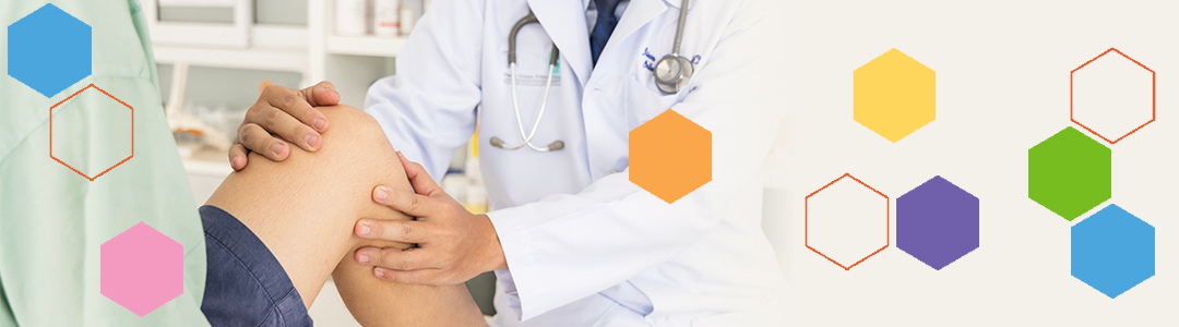 Orthopaedic doctor examining patient’s knee at an ambulatory surgery center, highlighting supply chain management in healthcare